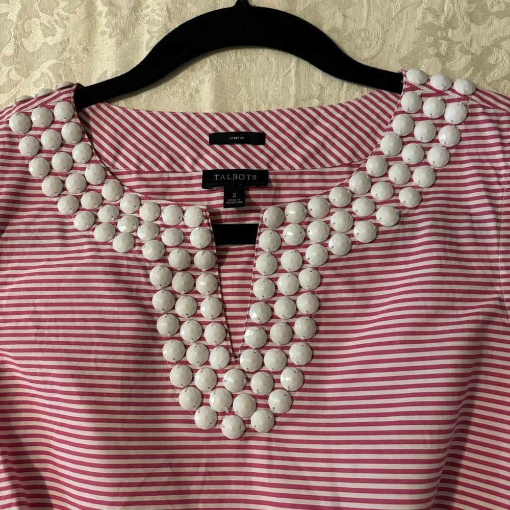❤️2/$15 or 3/$21❤️ Talbots Striped Sleeveless Top w/Beading, Size 2 - Picture 2 of 9
